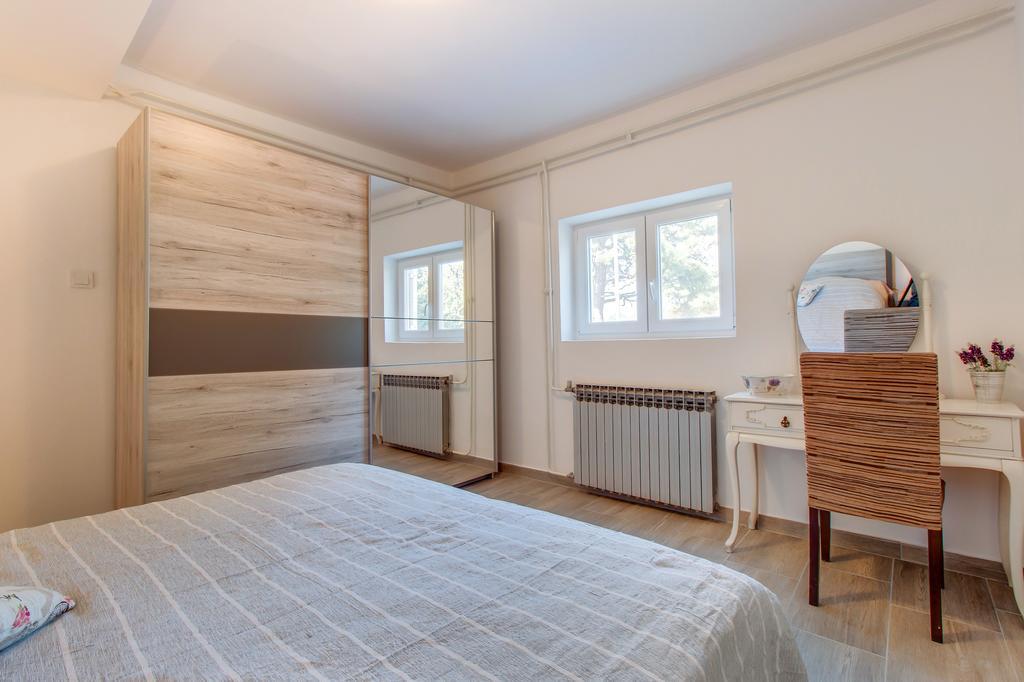 Apartment Senka Mali Losinj Exterior photo