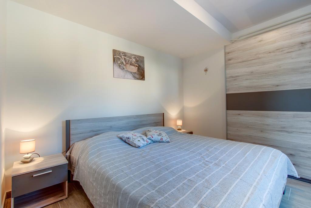 Apartment Senka Mali Losinj Exterior photo