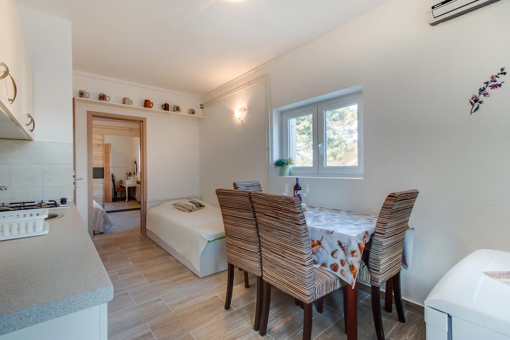 Apartment Senka Mali Losinj Exterior photo