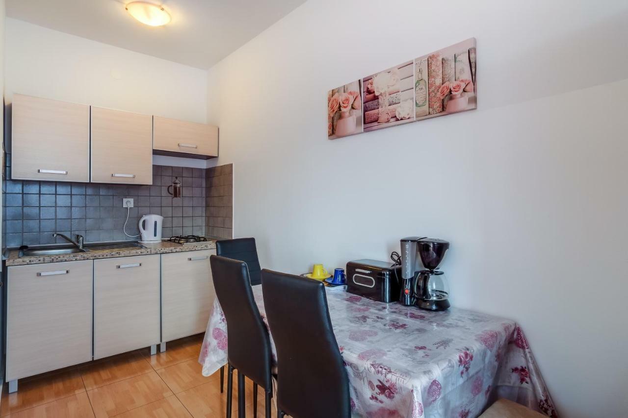 Apartment Senka Mali Losinj Exterior photo